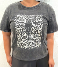 Cargar imagen en el visor de la galería, Longhorn Leopard Graphic T-Shirt
