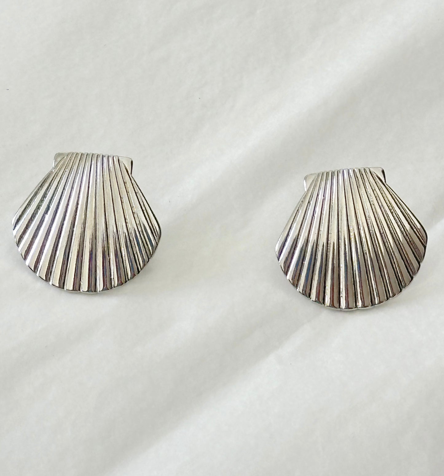 Scallop Shell Stud Earring