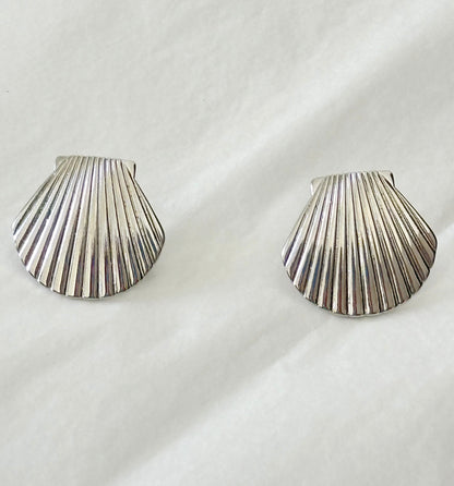 Scallop Shell Stud Earring