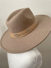 Cargar imagen en el visor de la galería, Del Rancho Studded Strap Hat
