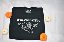 Cargar imagen en el visor de la galería, &lt;transcy&gt;Camiseta Badass Latina&lt;/transcy&gt;
